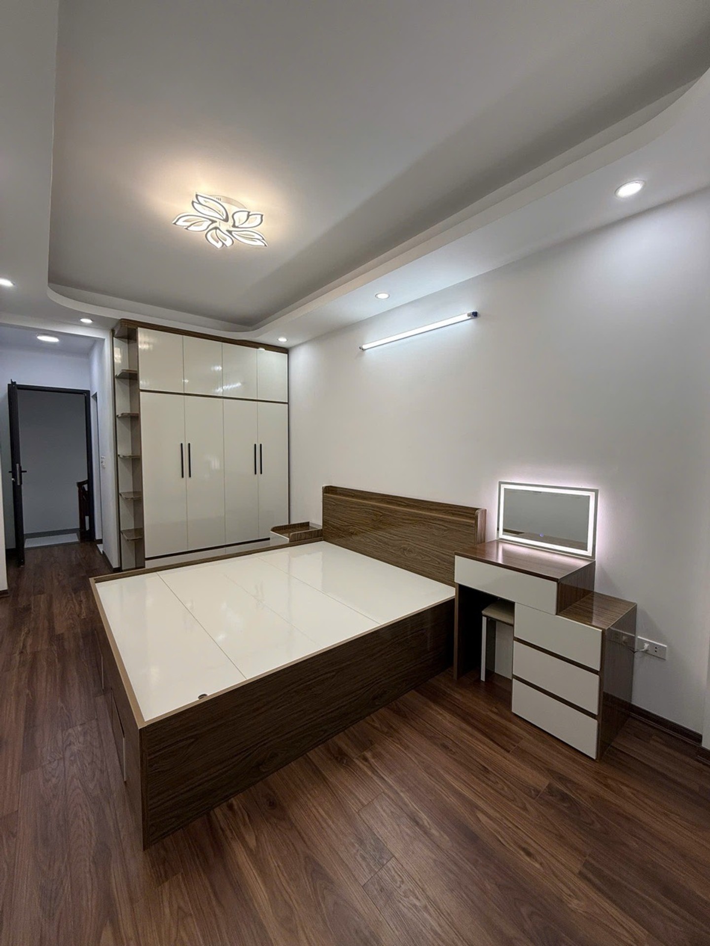 Bán nhà Việt Hưng, Long Biên - 30m2 | 5 tầng | 3,1m x 9,9m | Giá 7,95 tỷ - Full nội thất, 3 phòng ngủ, Ngõ nông, Gần ôtô, Gần phố, Sổ đỏ riêng vuông đẹp - Ảnh 9
