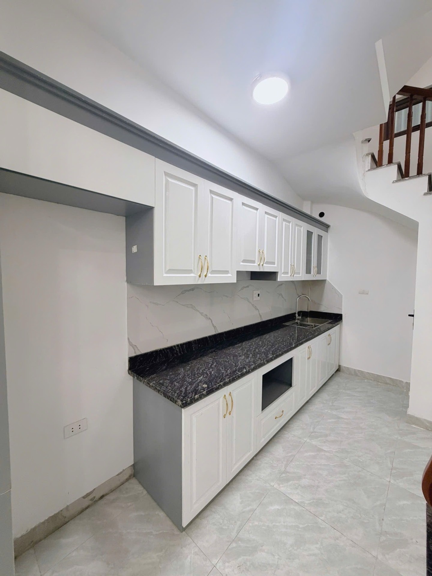 Bán nhà Việt Hưng, Long Biên - 30m2 | 5 tầng | 3,1m x 9,9m | Giá 7,95 tỷ - Full nội thất, 3 phòng ngủ, Ngõ nông, Gần ôtô, Gần phố, Sổ đỏ riêng vuông đẹp - Ảnh 8