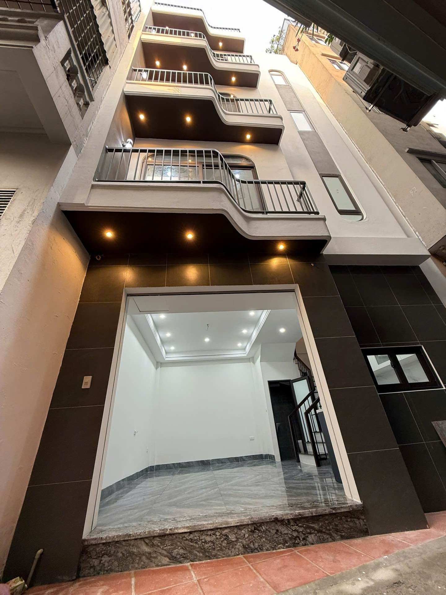 Bán nhà Ô Cách – 8,48 tỷ | 33m2 | 5 tầng – Ngõ to, Ôtô 4