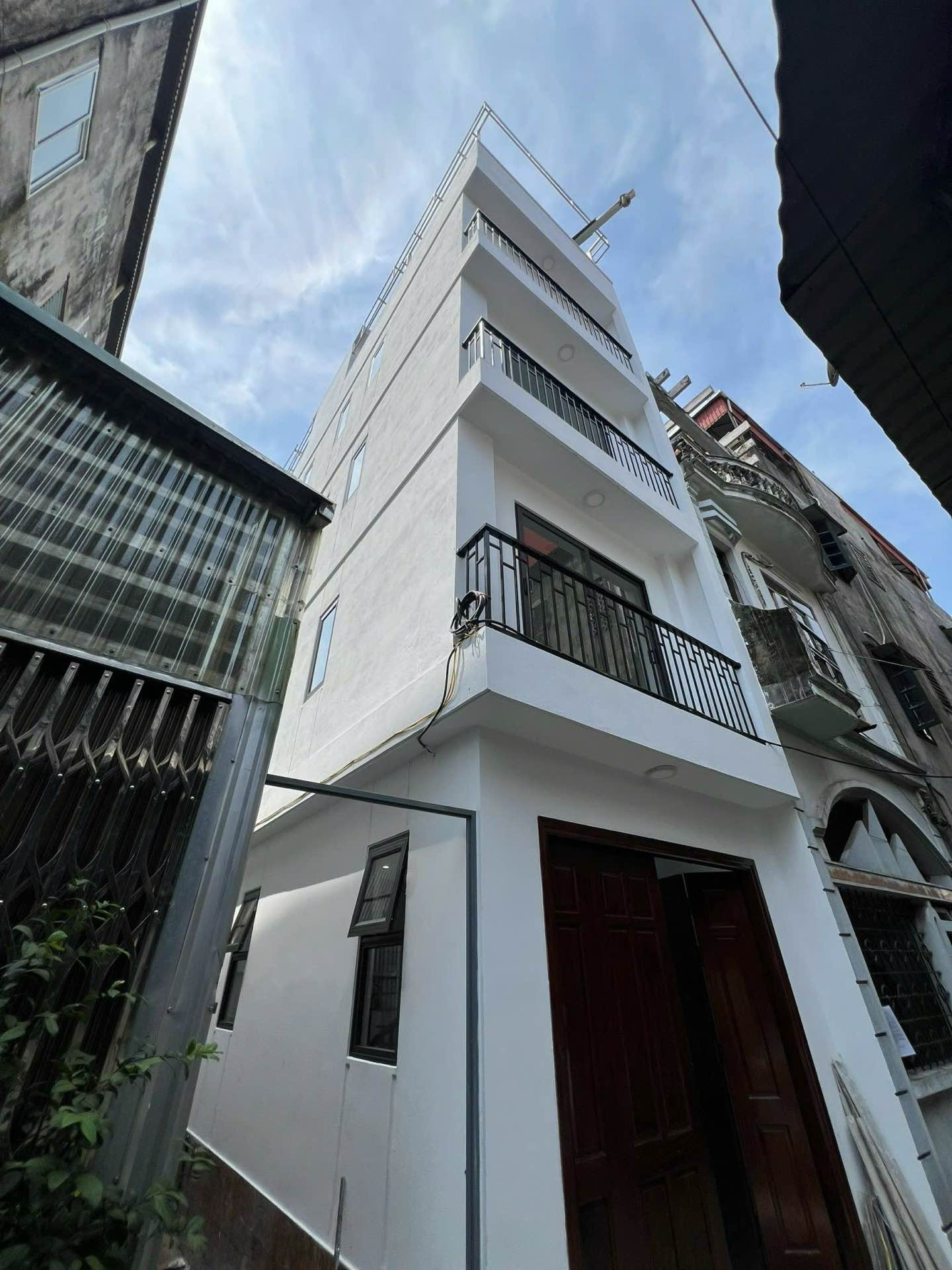 Alternative view of Bán nhà Ô Cách, Q. Long Biên - 39m2 | 5 tầng | Mặt tiền 3,5m x 10m | Giá 8,6 tỷ – 【8 phòng ngủ, Cho thuê dòng tiền ổn định 24 triệu/tháng, Cách đường ôtô tránh 10m, Đầu tư giữ tiền】