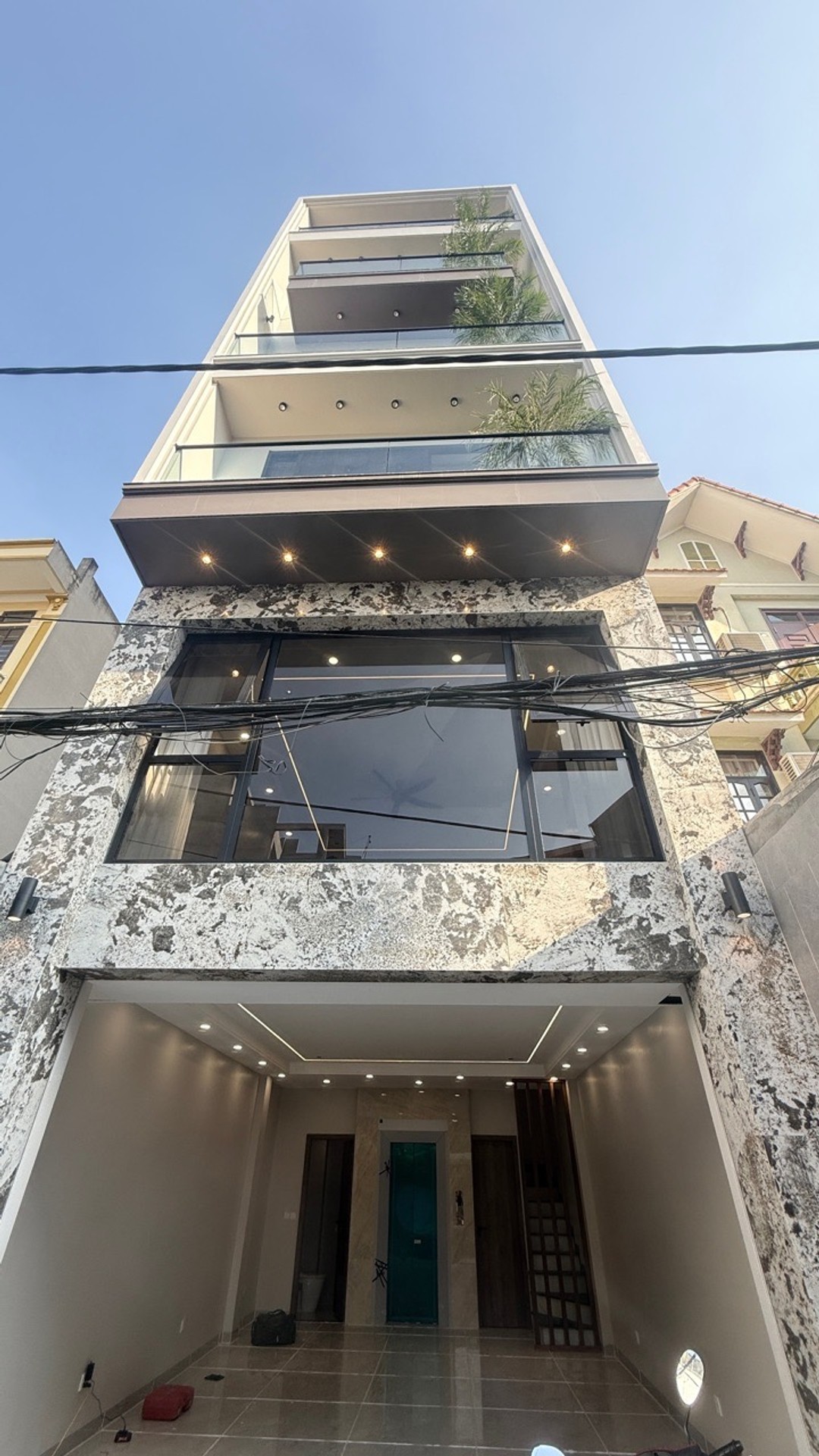 Alternative view of Bán nhà Trường Lâm, Q. Long Biên - 57m2 | 7 tầng | Mặt tiền 5m x 11,3m | Giá 15,9 tỷ – 【Nhà đẹp, Thang máy, Xây mới, Ngõ thông ôtô, Gần công viên Long Biên, Bệnh viện Đức Giang】