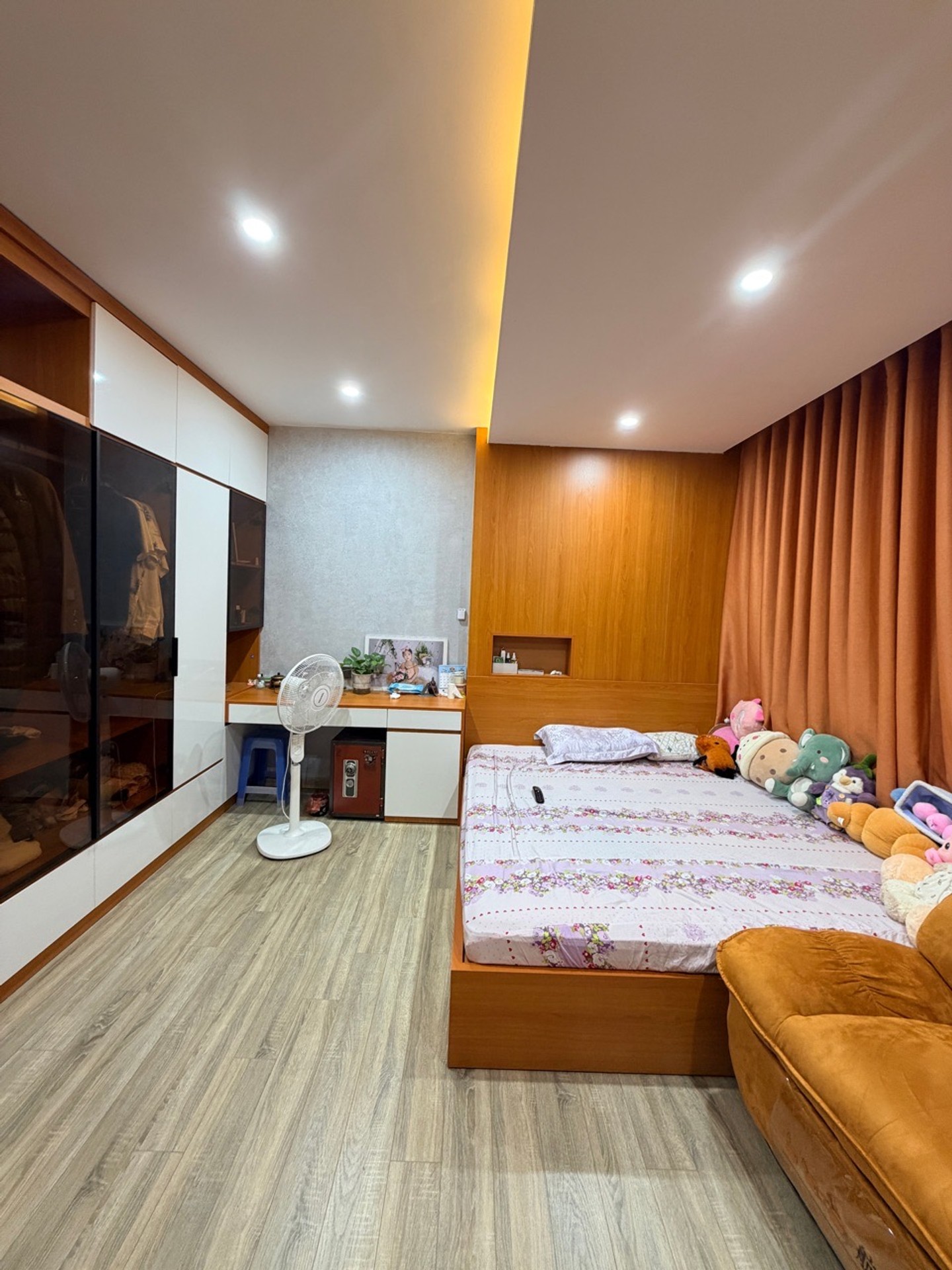 Alternative view of Bán nhà Nguyễn Văn Cừ - 50m2 | 4 tầng | 4,2m x 11,6m | Giá 11,5 tỷ - Q. Long Biên - Liên hệ 0982.497.846 - 2 thoáng, Full nội thất, Ngõ thông, Gần ôtô