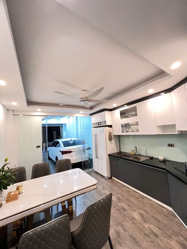 Bán nhà Việt Hưng, Long Biên 15,5 tỷ – 47m2 – 4,8m x 11,4m – 5 tầng Bán nhà Việt Hưng, Long Biên 15,5 tỷ – 47m2 – 4,8m x 11,4m – 5 tầng